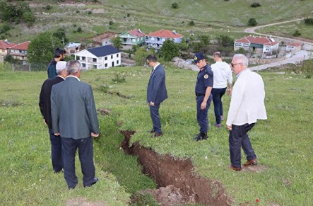 Afyonkarahisar'da heyelan riski: Beş ev boşaltıldı